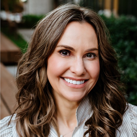 Meet your Posher, Andrea - Picture 1 of 1